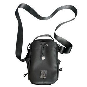 Magnetic Gym Bag for Men and Women – Sling Bottle Bag with Magnetic Attachment